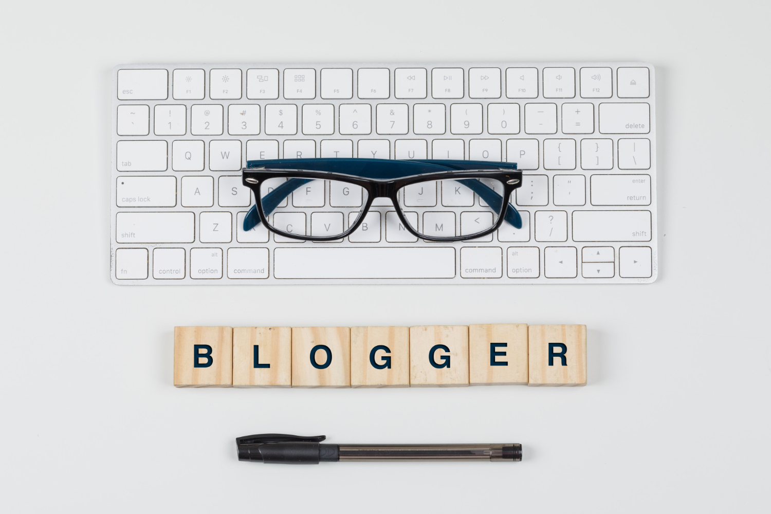 Power Up Your Blog: 10 Essential Tools Every Aspiring Blogger Needs